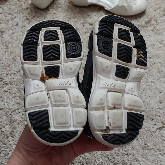 Nike Girls Sneakers - Picture 3 of 3